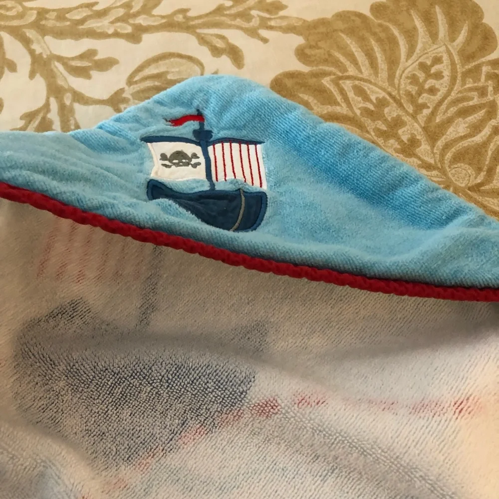 Bambini Baby by Kassatex Fine Linen Hooded Towel